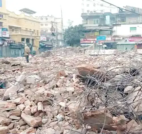 রাজশাহীতে আওয়ামী লীগ অফিস গুঁড়িয়ে দিলো বিক্ষুব্ধ জনতা